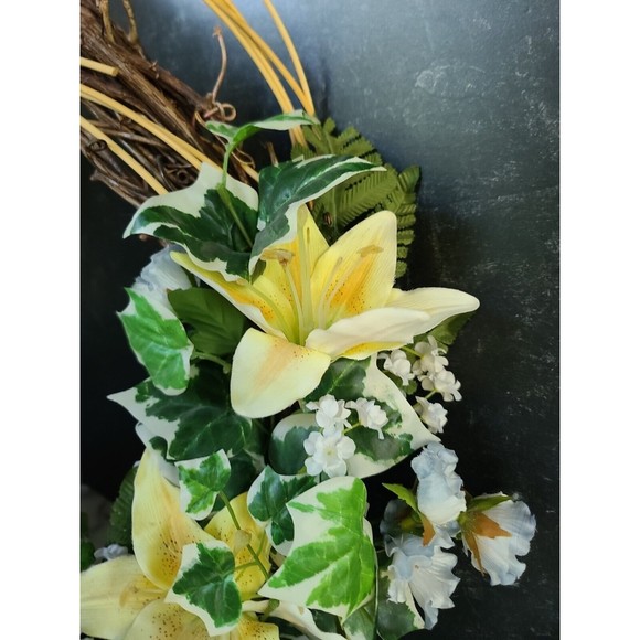 Vintage Spring Lily Wreath - Picture 4 of 10